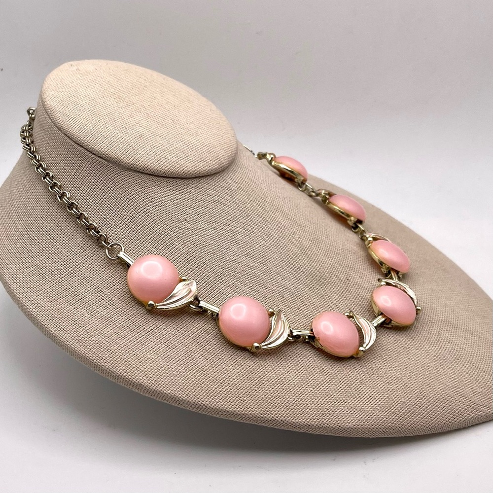 Pretty In Pink Vintage Thermoset Lucite Necklace - Picture 8 of 14